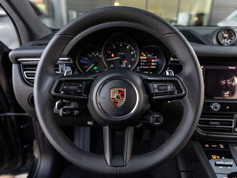 Certified 2026 Porsche Macan AWD/4WD image 30