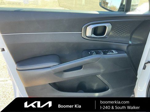 Certified 2025 Kia Sorento S w/ Panoramic Sunroof Package image 16