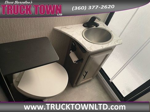 Used 2022 Ford E-450 and Econoline 450 Super Duty w/ Motorhome Prep Package RWD image 18