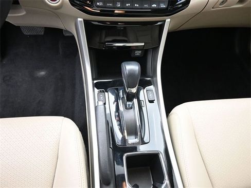 Used 2017 Honda Accord Touring image 33