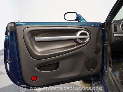 Used 2005 Chevrolet SSR w/ Preferred Equipment Group RWD image 38