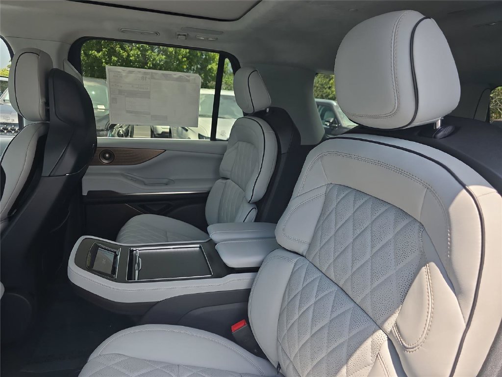 New 2027 Lincoln Navigator Black Label RWD image 14