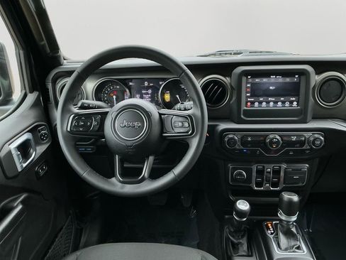 Used 2023 Jeep Wrangler Unlimited AWD/4WD image 17