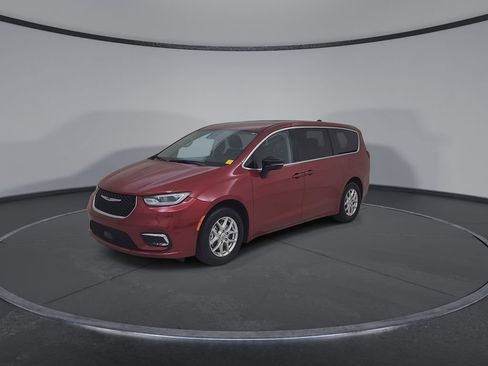 Certified 2024 Chrysler Pacifica Touring-L FWD image 8