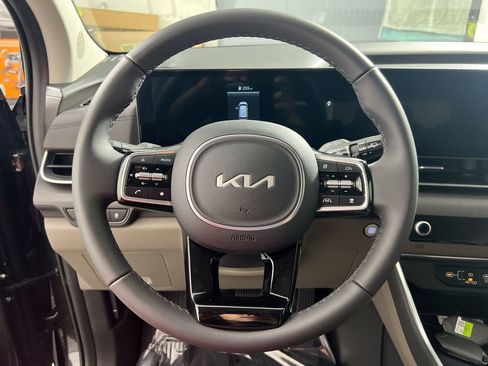 New 2026 Kia Carnival EX image 17