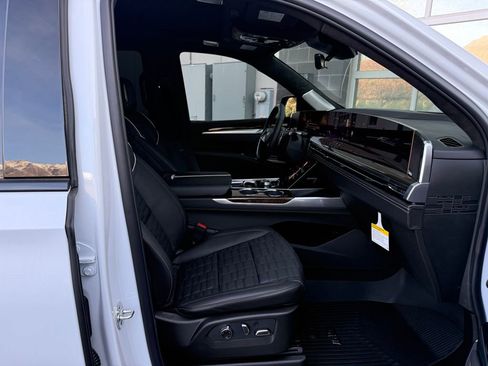 Used 2026 Cadillac Escalade Platinum Sport w/ LPO, ONYX Package image 19