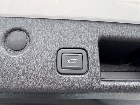 Used 2024 Chevrolet Equinox RS w/ RS Leather Package AWD/4WD image 32