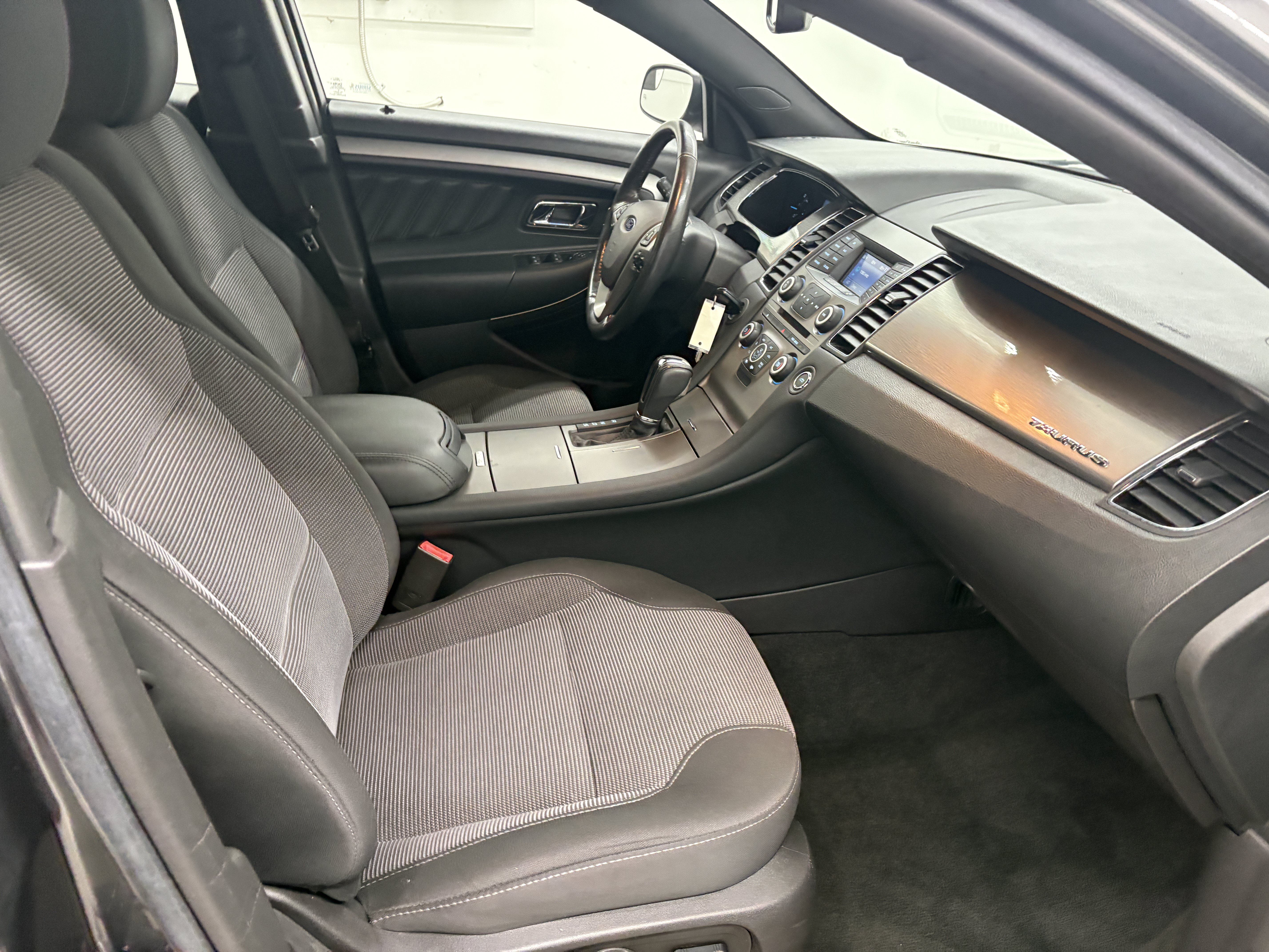 Used 2015 Ford Taurus SEL FWD image 20