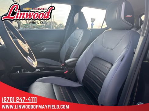 Used 2024 Nissan Kicks SR w/ SR Premium Package image 28