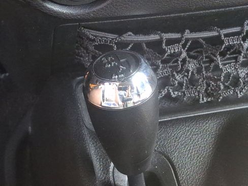 Used 2013 Jeep Wrangler Unlimited Sahara image 22