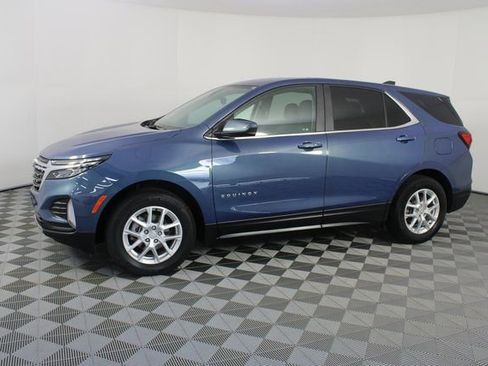 Used 2024 Chevrolet Equinox LT image 2