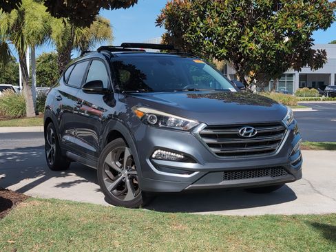 Used 2016 Hyundai Tucson Limited w/ Option Group 03 FWD image 2