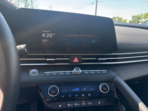 Used 2025 Hyundai Elantra SEL FWD image 27