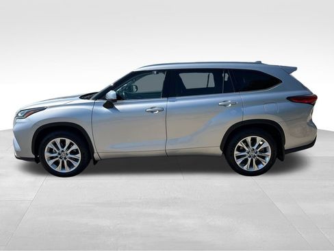 Certified 2021 Toyota Highlander Limited AWD/4WD image 2