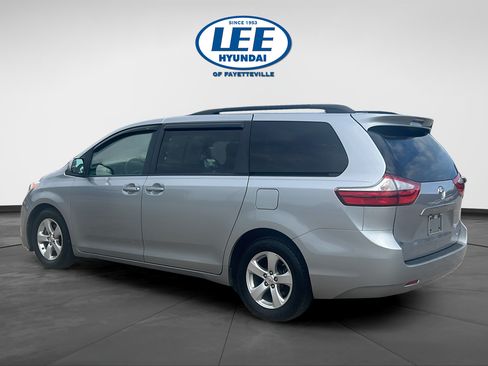 Used 2016 Toyota Sienna LE FWD image 5