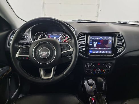 Used 2018 Jeep Compass Limited w/ Navigation Group AWD/4WD image 12