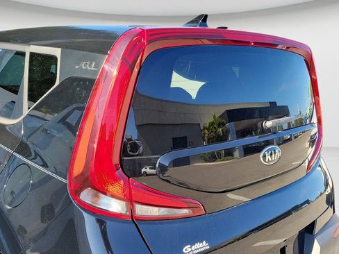 Used 2020 Kia Soul LX FWD image 18