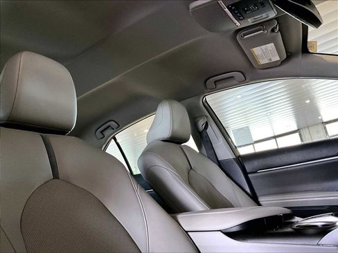 Used 2022 Toyota Camry XLE w/ Carpet Mat Package (TMS) image 25