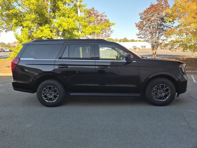 Certified 2025 Ford Expedition Active RWD image 3