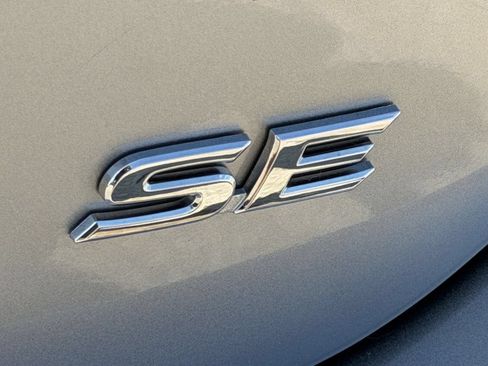 Used 2024 Toyota Camry SE FWD image 11