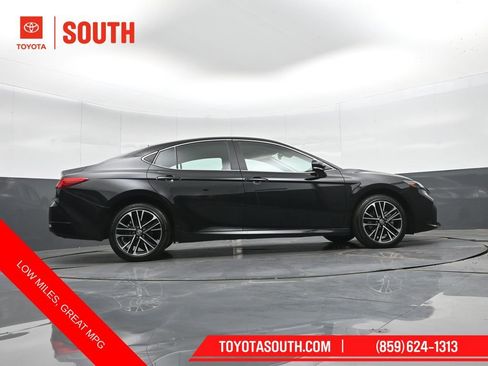 Used 2025 Toyota Camry XLE image 39