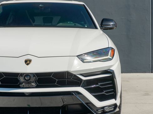 Used 2021 Lamborghini Urus AWD/4WD image 26