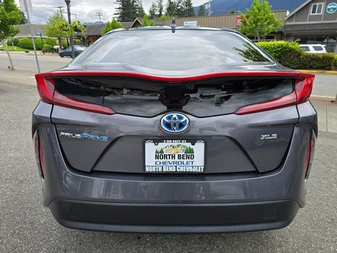Used 2021 Toyota Prius Prime XLE FWD image 6