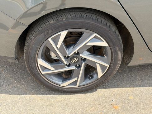 Certified 2025 Hyundai Elantra Sport FWD image 17