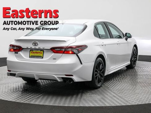 Used 2024 Toyota Camry SE image 5