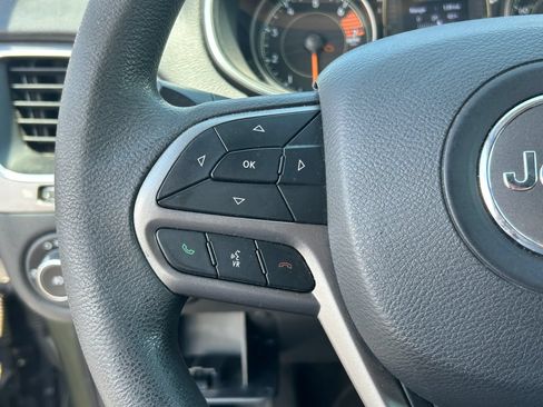 Used 2019 Jeep Cherokee Latitude w/ Popular Appearance Group AWD/4WD image 19