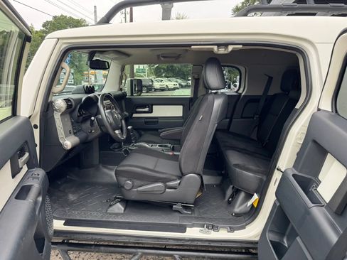 Used 2014 Toyota FJ Cruiser 4WD w/ Upgrade Package image 28