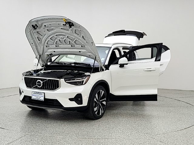 Used 2024 Volvo XC40 B5 Plus w/ Protection Package Premier AWD/4WD image 9