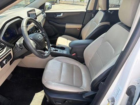 Used 2020 Ford Escape Titanium AWD/4WD image 10