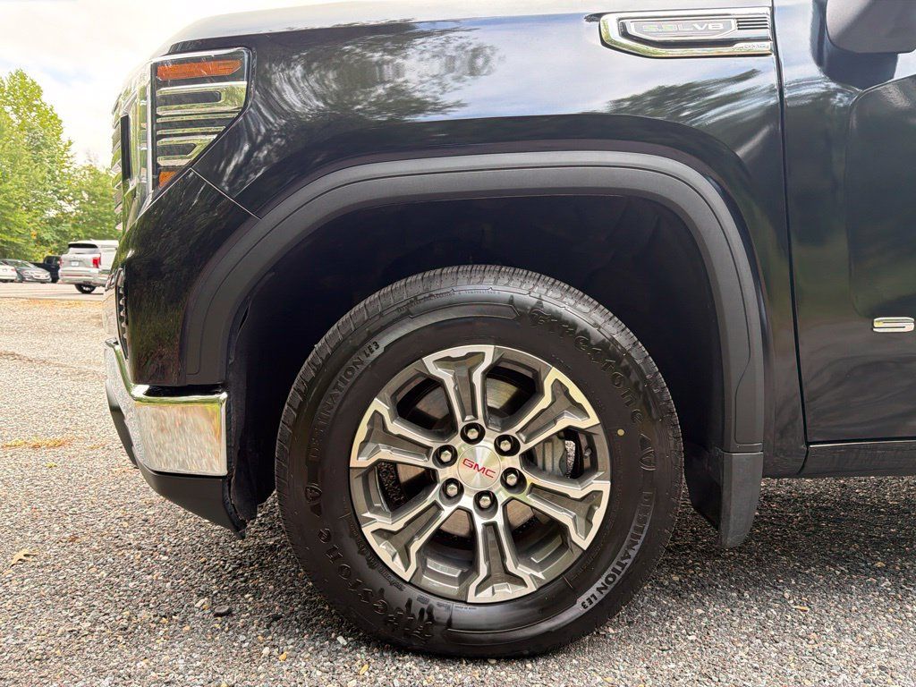 Used 2025 GMC Sierra 1500 SLT AWD/4WD image 14