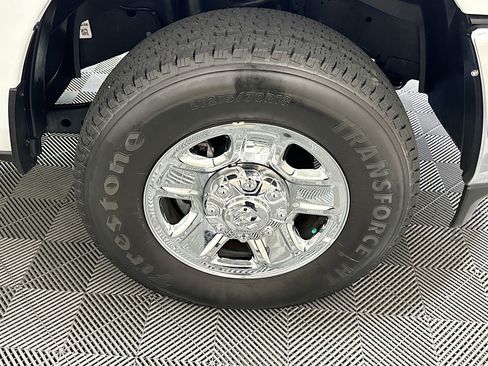 Used 2024 RAM 2500 Tradesman w/ Chrome Appearance Group image 11