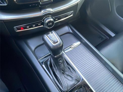 Used 2019 Volvo XC60 T5 Momentum w/ Premium Package image 28