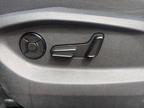 Used 2026 Volkswagen Tiguan SE AWD/4WD image 21