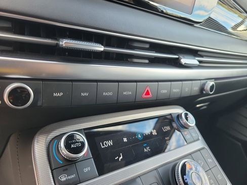 Used 2023 Hyundai Palisade Calligraphy image 23