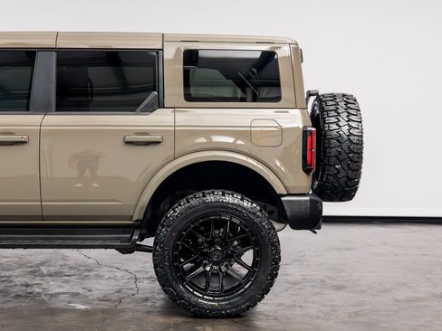Used 2025 Ford Bronco Outer Banks AWD/4WD image 13