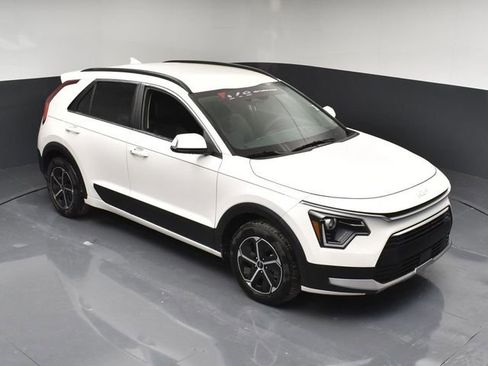Used 2025 Kia Niro EX image 40