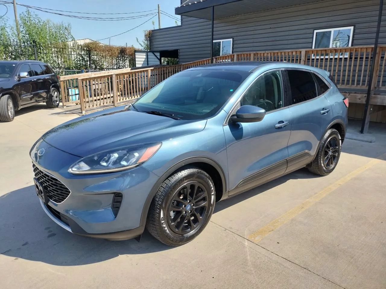 Used 2020 Ford Escape SE FWD image 2