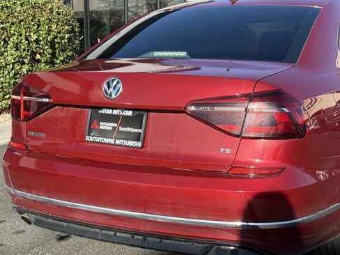 Used 2018 Volkswagen Passat 2.0T R-Line image 35