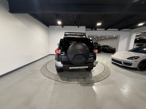 Used 2014 Toyota FJ Cruiser 4WD image 26