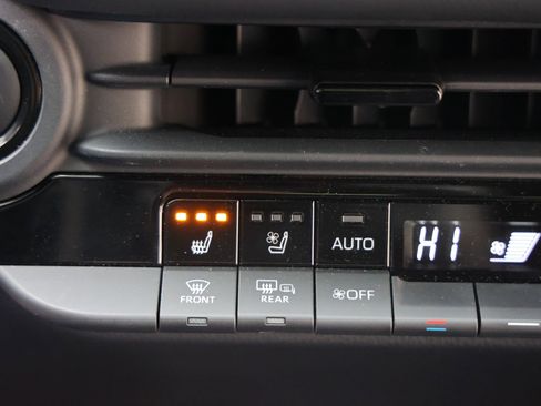 Used 2025 Toyota Crown Platinum image 25