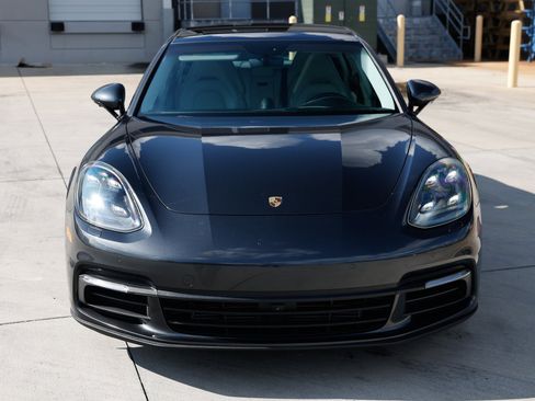 Used 2020 Porsche Panamera image 24