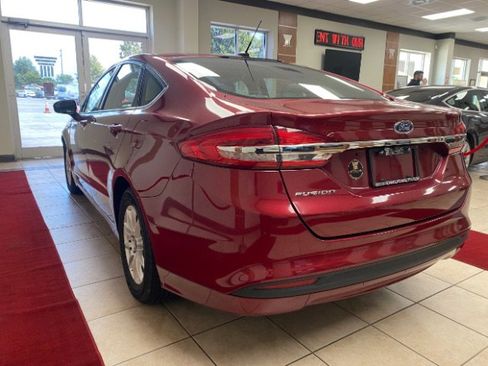 Used 2017 Ford Fusion S image 3