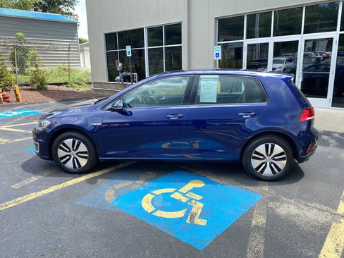 Used 2017 Volkswagen e-Golf SE FWD image 14