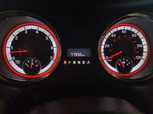 Used 2014 Dodge Grand Caravan SXT image 23