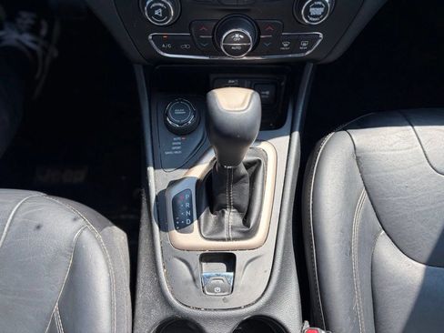 Used 2016 Jeep Cherokee Limited AWD/4WD image 30