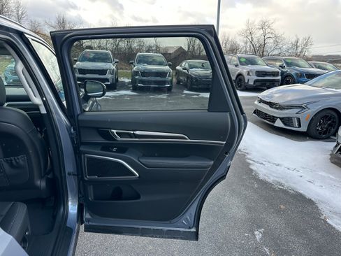 New 2025 Kia Telluride S image 28